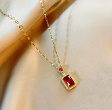 Load image into Gallery viewer, Collier Royal avec pendentif en émeraude Plaqué or - BJewerly
